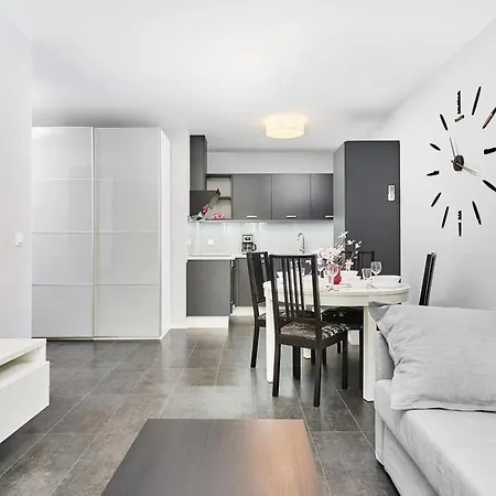Swistackiego With Free Garage By Renters *